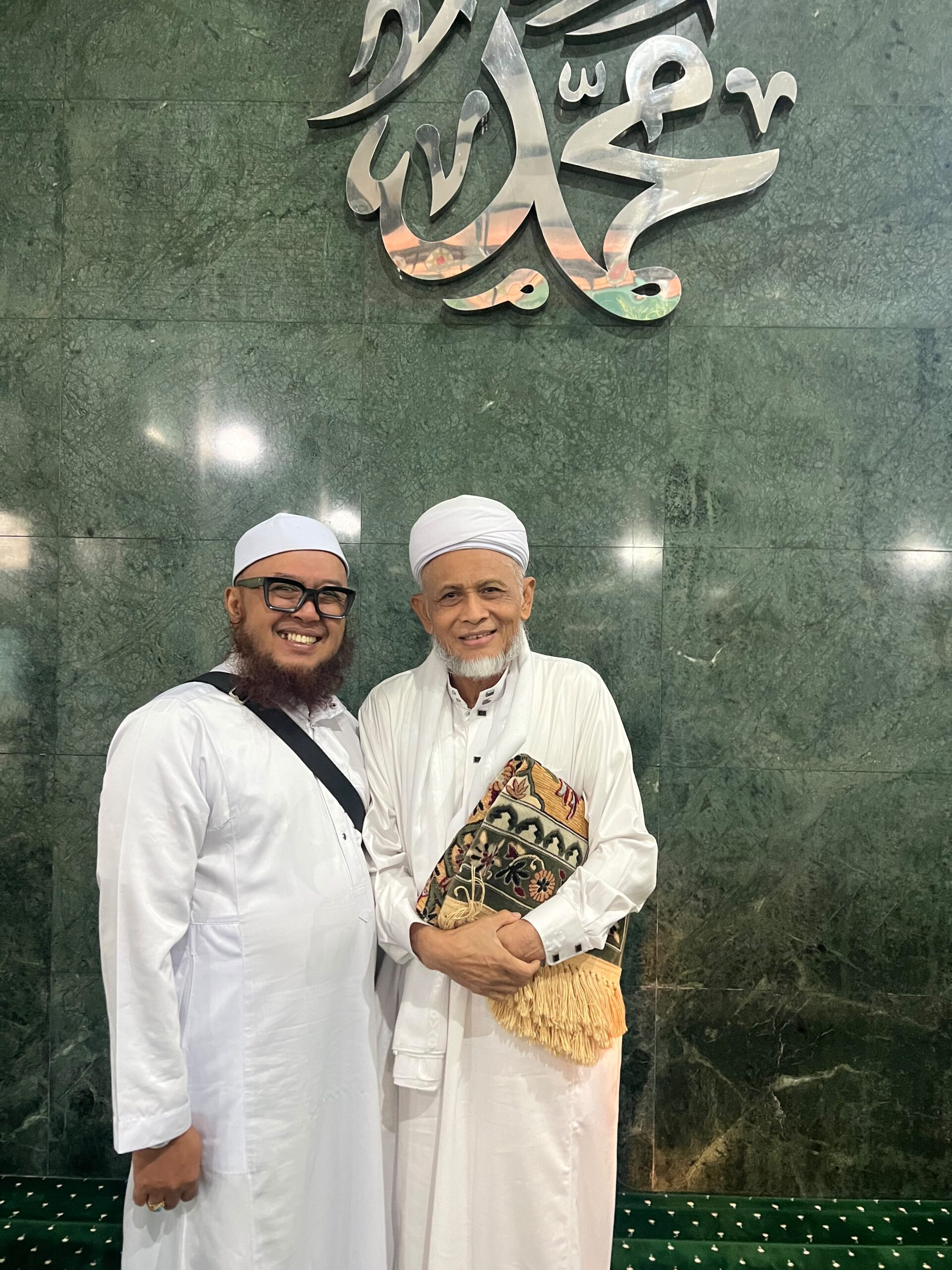 Direktur Eksekutif Sdr Hari Purwanto Kiri
